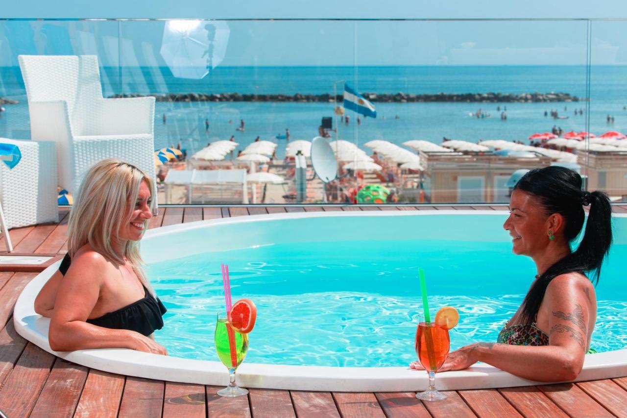 Hotel Nettuno Bellaria-Igea Marina Exterior photo